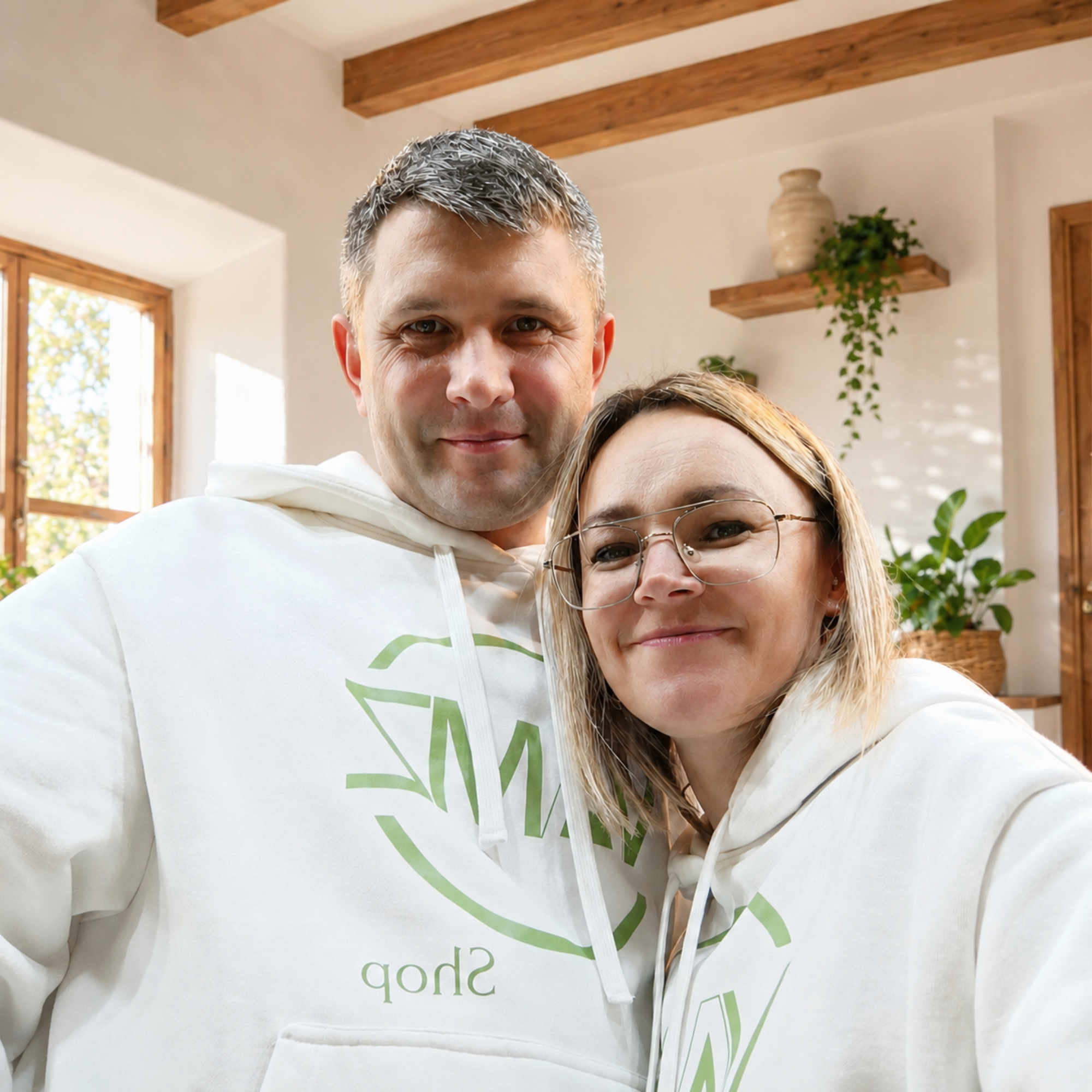 Vita y Alex, el equipo de VAMZ, marca española de detergente en tiras